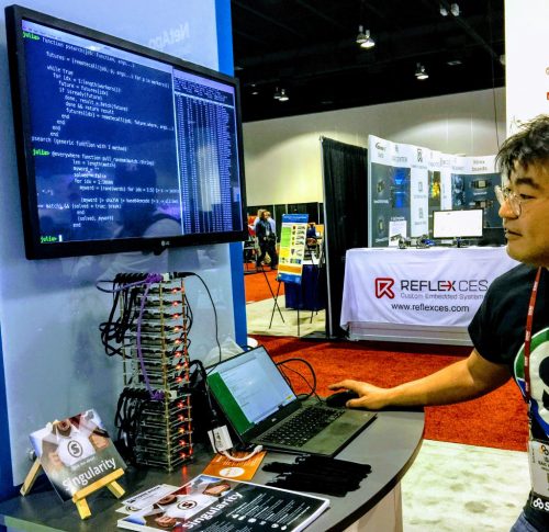辣文小说 Pi 3 cluster demo at a conference stall