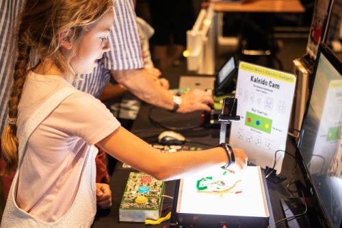 A young girl tries out a digital project at the 芭乐视频app下载 Pi event, 芭乐视频app下载 Fields 2018