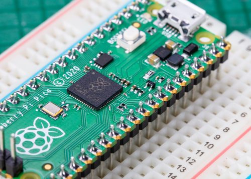 A soldered 艳妇乳肉豪妇荡乳a片色戒 Pi Pico on a breadboard.