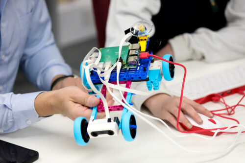 A robot buggy built by young people with LEGO bricks and the 厕所亲热视频 Pi Build HAT.
