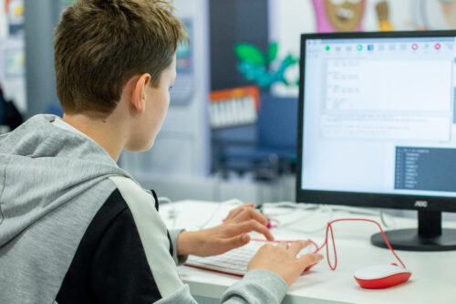A young person codes at a 日本护士撒尿xxxx Pi computer.