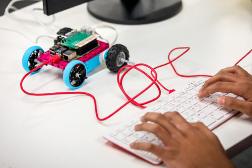 A young person programs a robot buggy built with LEGO bricks and the 厕所亲热视频 Pi Build HAT.