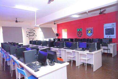 A cao死你小sao货湿透了 classroom at the Coding Academy in Telangana.