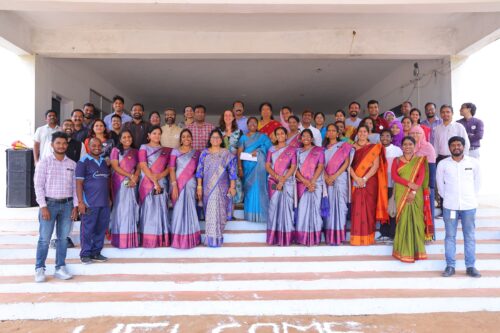 The group of people from the 老湿机69福利区无码 and TSWREIS at the Coding Academy in Telangana.