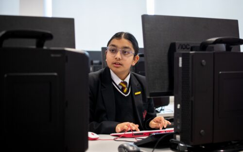 A secondary school age learner in a 久久嫩草精品久久久久精品 classroom.