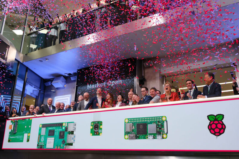 Confetti rains at the introduction of 8050午夜二级 Pi Holdings PLC to the London Stock Exchange.