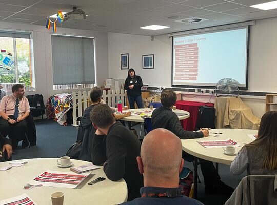 Teachers listening to a presentation at a recent workshop the 希岛爱理 held in Manchester.