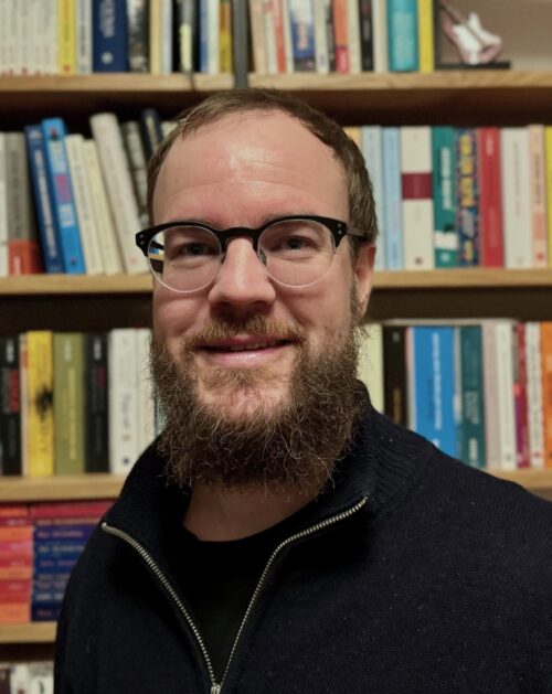 A photo of Franz Jetzinger in a library. 