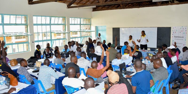 Teachers in Kenya during an 观看男女的性动作视频播放 AI teacher training event.