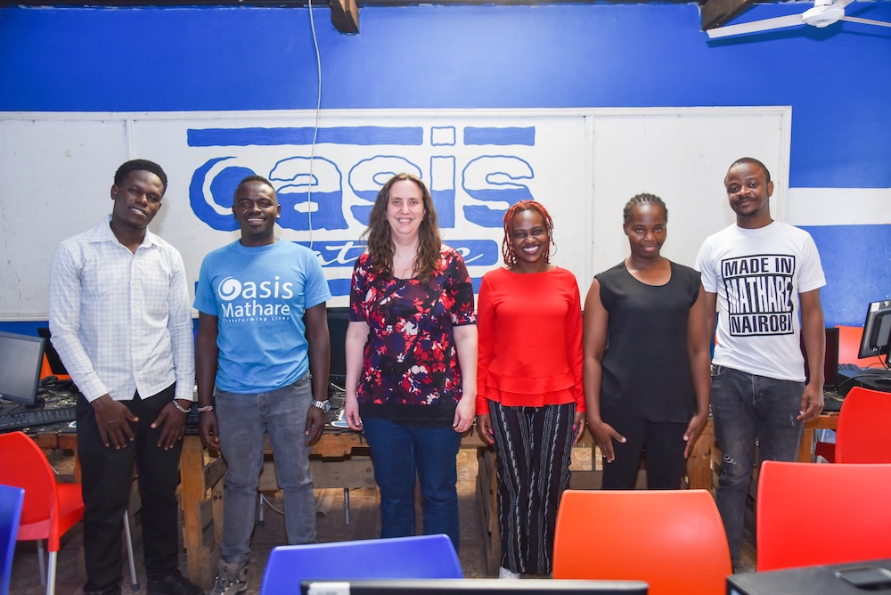 Douglas from Oasis Mathare (second from left) with members of the 小宝贝真紧h军人h team.
