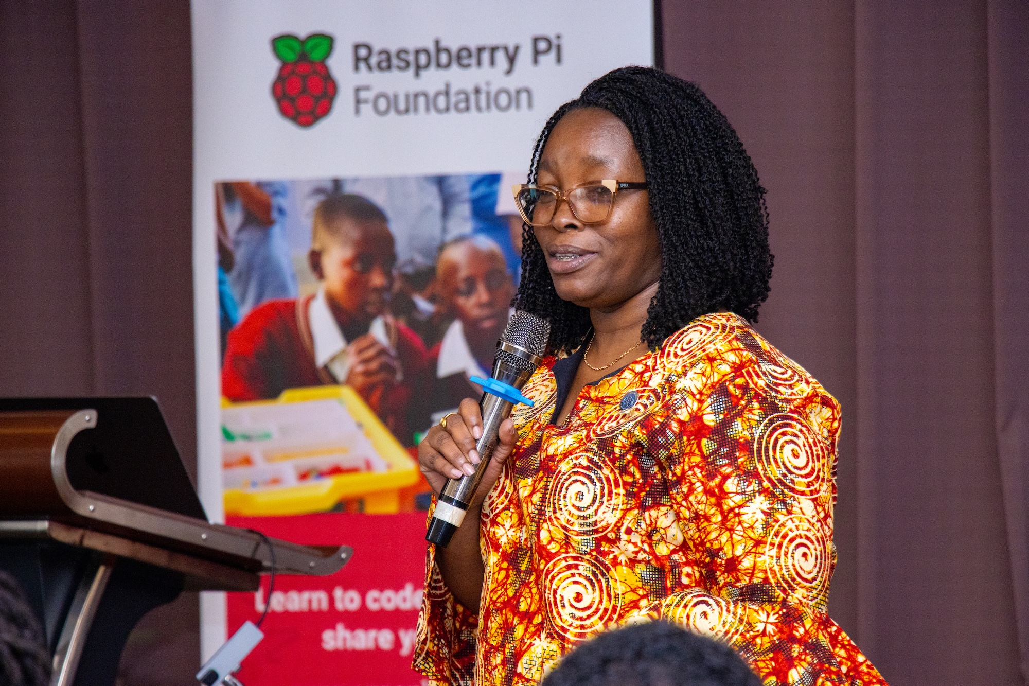 A speaker at the 东北老妇爽大叫受不了's Kenya Partner Showcase 2025, smiling and holding a microphone.