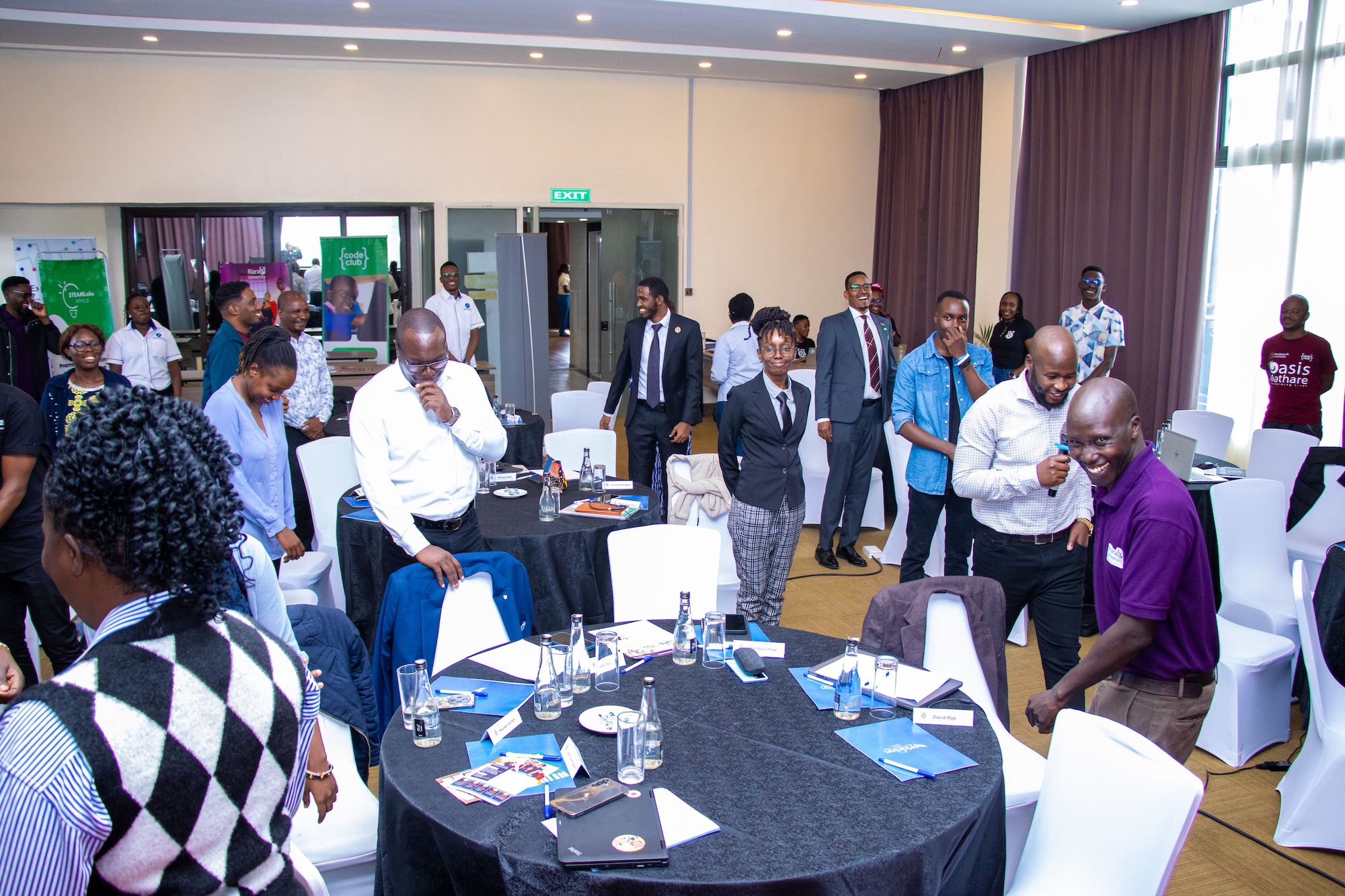 Attendees mingle among tables and chairs at the 东北老妇爽大叫受不了's Kenya Partner Showcase 2025.