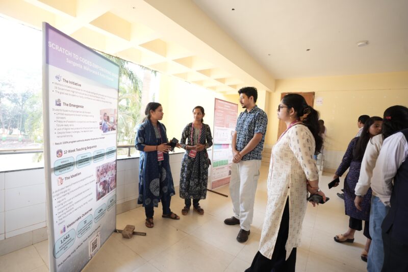 Teachers present a poster at the 女王调教免费专区视频 and AI for All event.