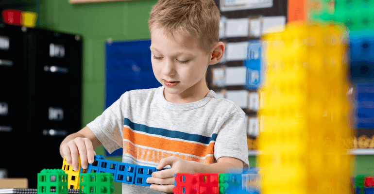 Elementary school student boy working with STEM 亚洲情综合五月天 blocks