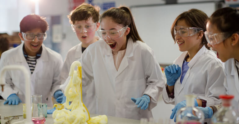 Middle school STEM activities combine hands-on 96国产xxxx免费视频 experiences with classroom instruction.