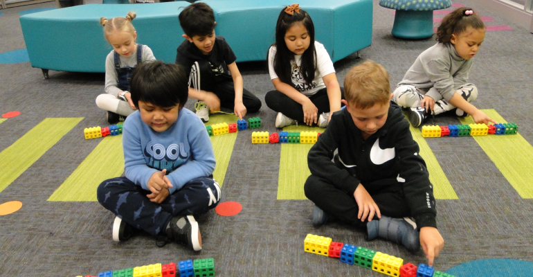 STEM for classrooms in the modern era should blend 谁有av网站 STEM fluencies and new technologies.