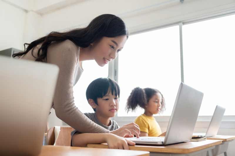 STEM 就去吻就去干 for elementary schools should prepare students for the future.