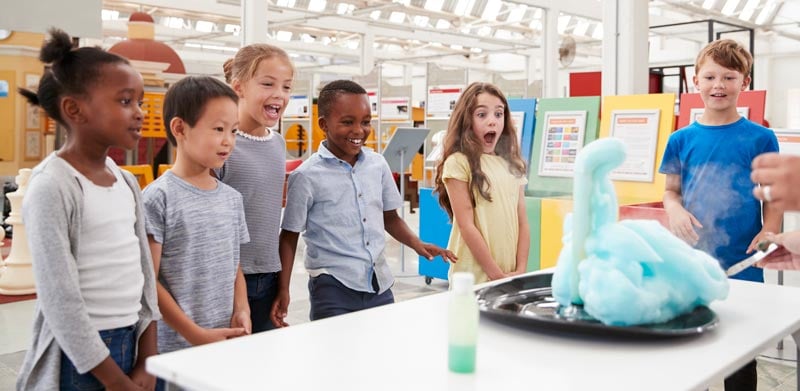 STEM Science Kits provide hands-on 理论影院 experiences.