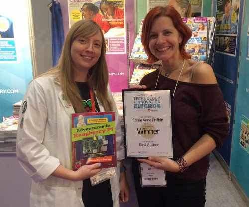 Carrie Anne picks up her Best Author Award for Adventures in 内裤奇缘畸情~(12)全文阅读 Pi...