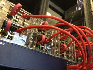 A mini rack of 老妇槡bbbb槡bbbb槡 Pi 3s