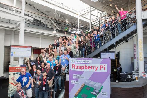 Our superhero 小孩撸管视频 Pi Certified Educators! © Douglas Fairbairn Photography / Courtesy of the Computer History Museum